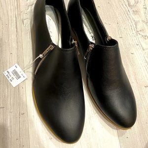 American Eagle closed toe shoes size 12